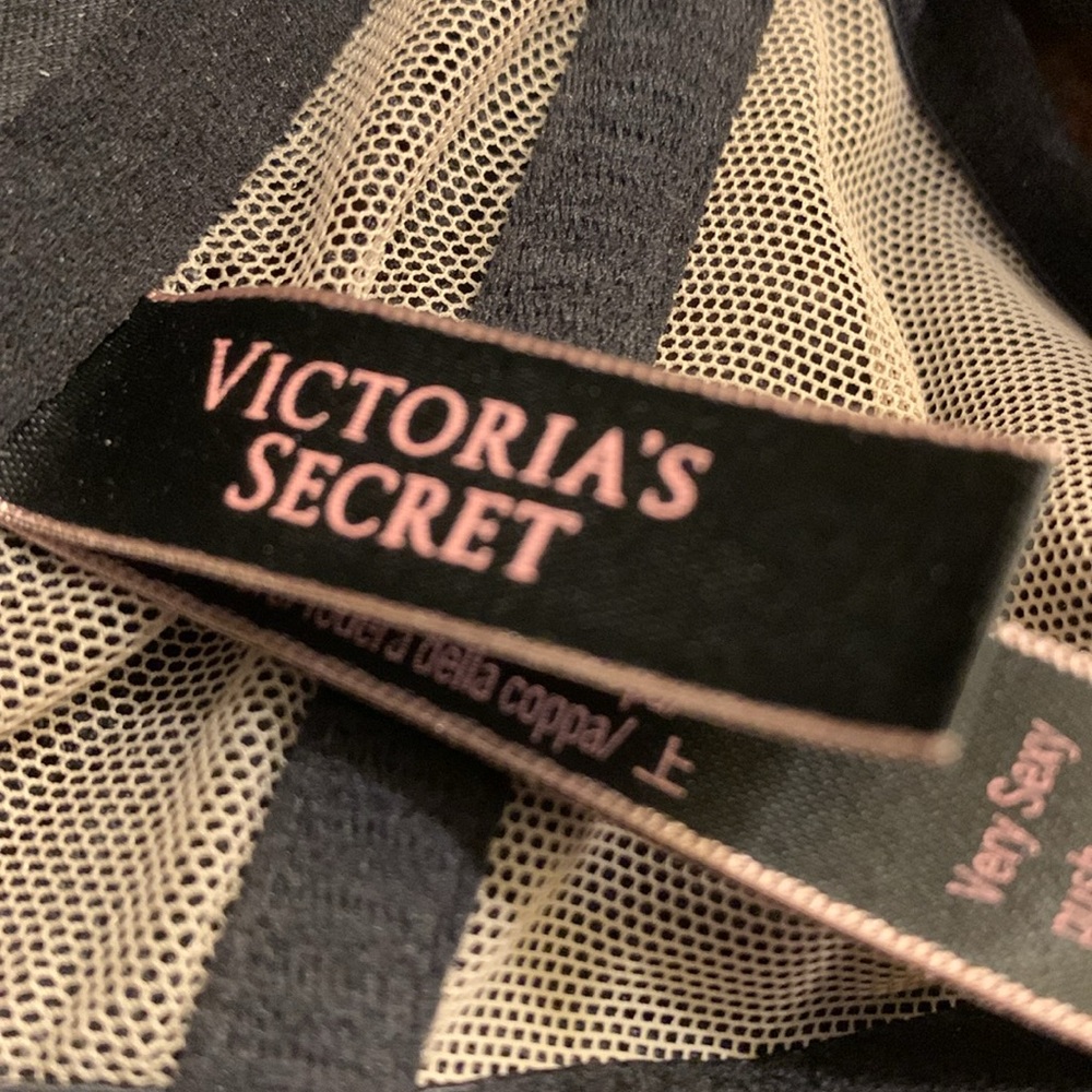 💃 Victoria’s Secret 38DD Lace Bra – Because the Girls Deserve Luxury! 💃 - Picture 14 of 15